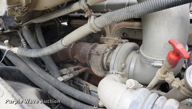 image for item DD6416 2005 Freightliner Columbia semi truck