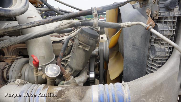 image for item DD6416 2005 Freightliner Columbia semi truck