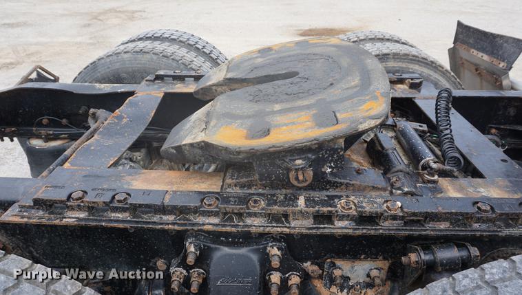 image for item DD6416 2005 Freightliner Columbia semi truck