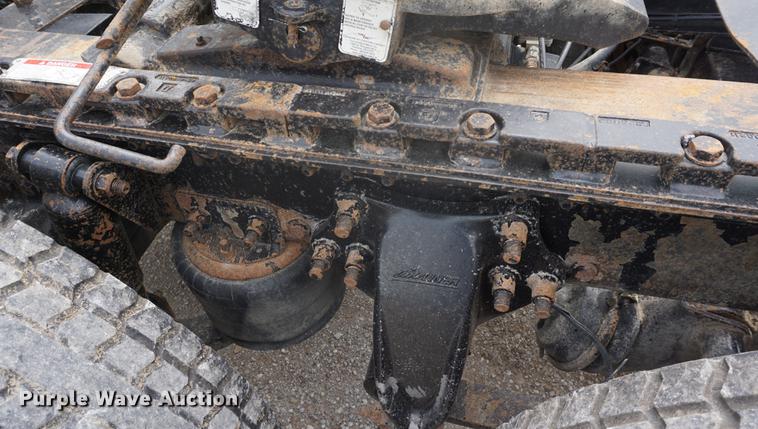 image for item DD6416 2005 Freightliner Columbia semi truck