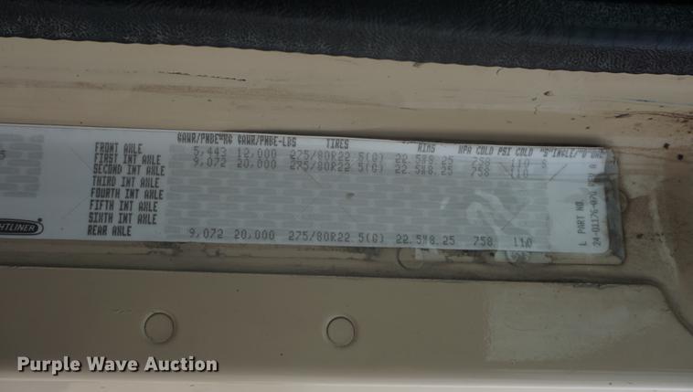 image for item DD6416 2005 Freightliner Columbia semi truck