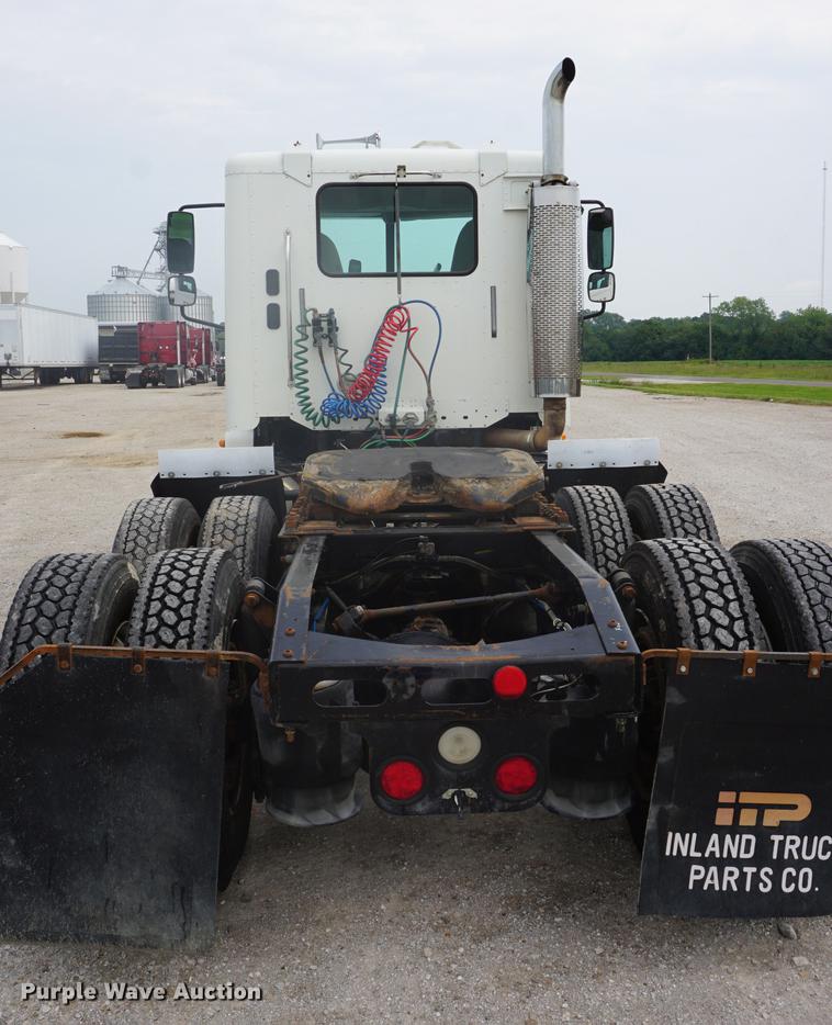 image for item DD6417 2006 Freightliner Columbia semi truck