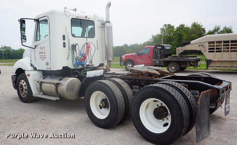 image for item DD6417 2006 Freightliner Columbia semi truck