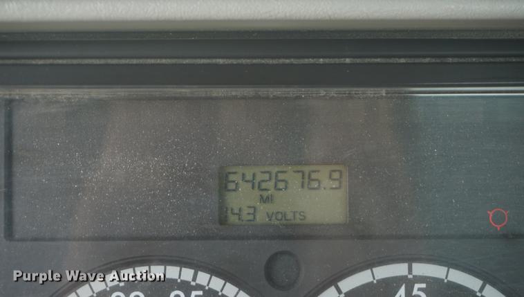 image for item DD6417 2006 Freightliner Columbia semi truck