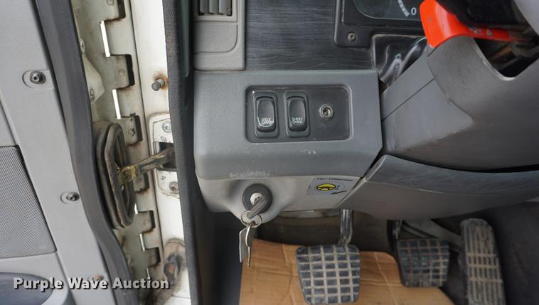 image for item DD6417 2006 Freightliner Columbia semi truck