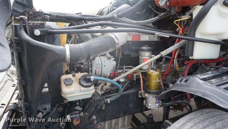 image for item DD6417 2006 Freightliner Columbia semi truck