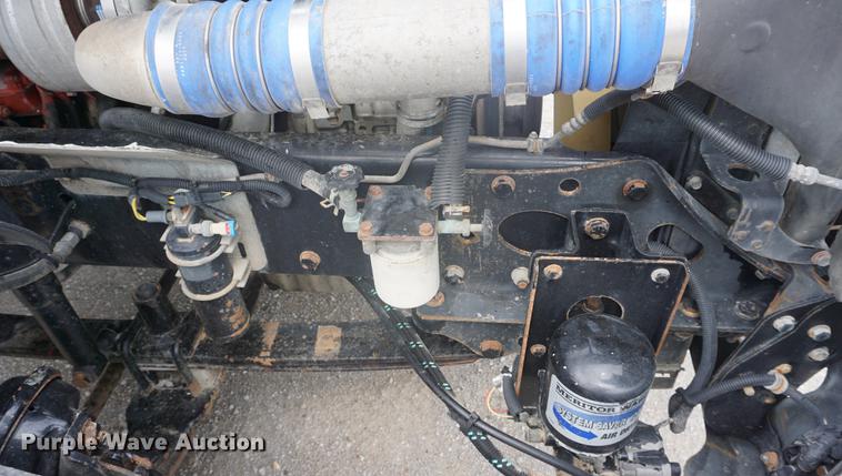 image for item DD6417 2006 Freightliner Columbia semi truck