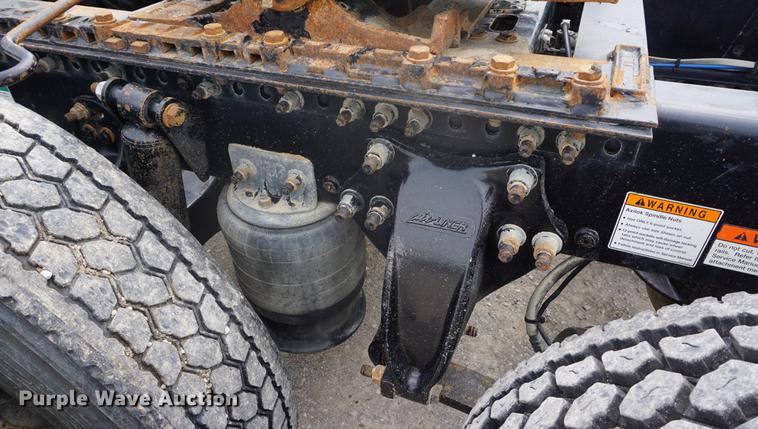 image for item DD6417 2006 Freightliner Columbia semi truck