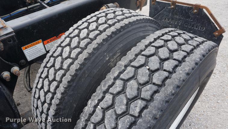 image for item DD6417 2006 Freightliner Columbia semi truck