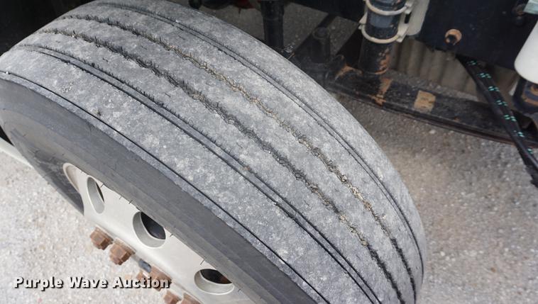 image for item DD6417 2006 Freightliner Columbia semi truck