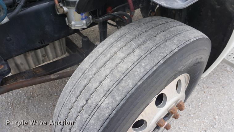 image for item DD6417 2006 Freightliner Columbia semi truck