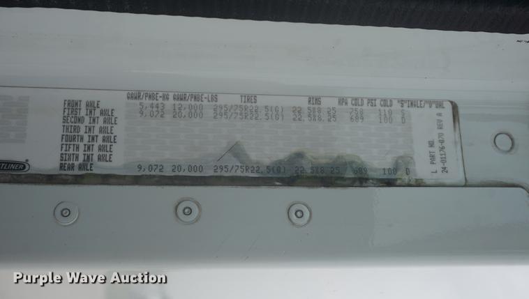 image for item DD6417 2006 Freightliner Columbia semi truck