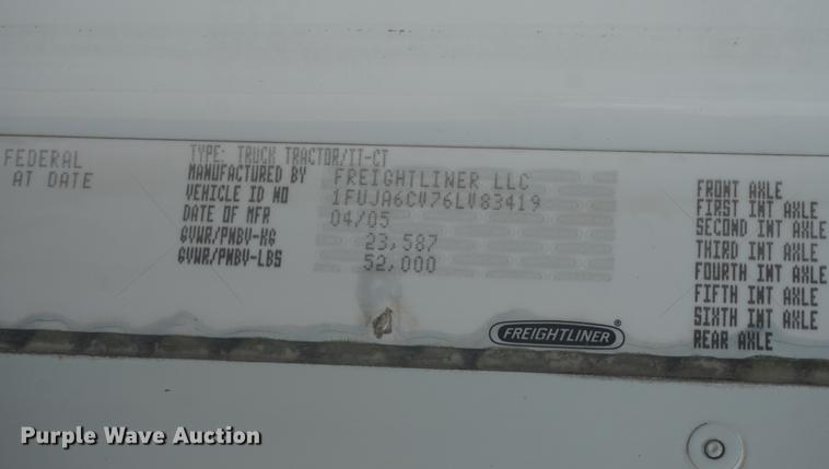 image for item DD6417 2006 Freightliner Columbia semi truck