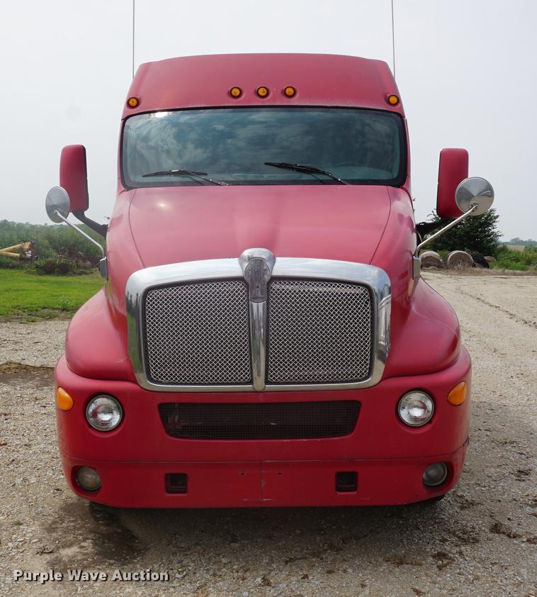 image for item DD6418 2000 Kenworth T2000 semi truck