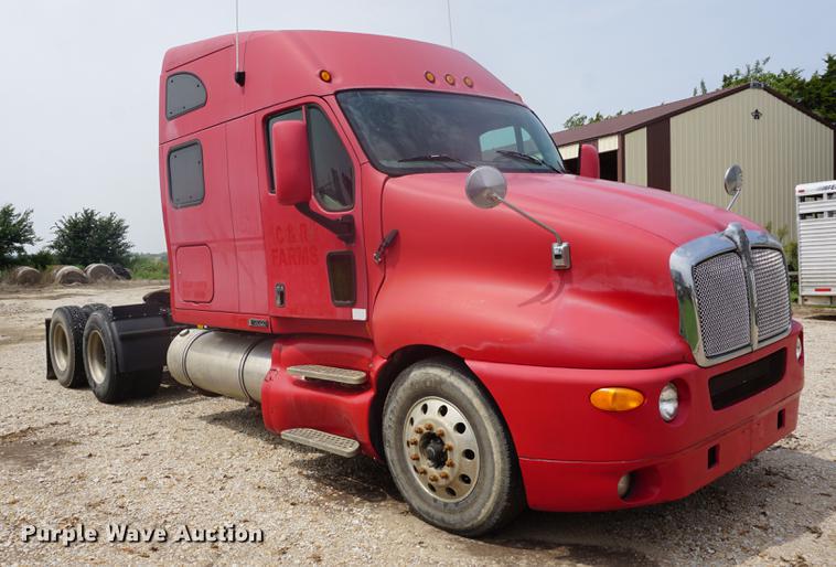 image for item DD6418 2000 Kenworth T2000 semi truck