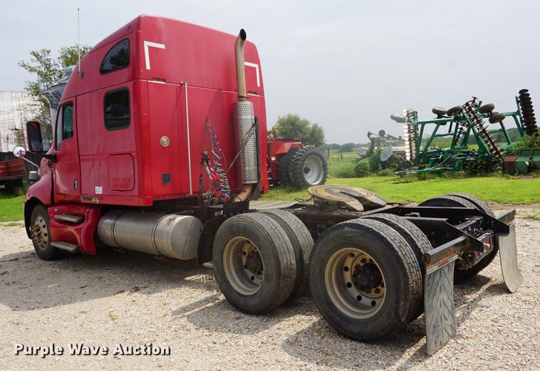 image for item DD6418 2000 Kenworth T2000 semi truck