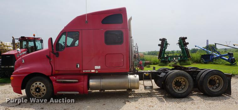 image for item DD6418 2000 Kenworth T2000 semi truck