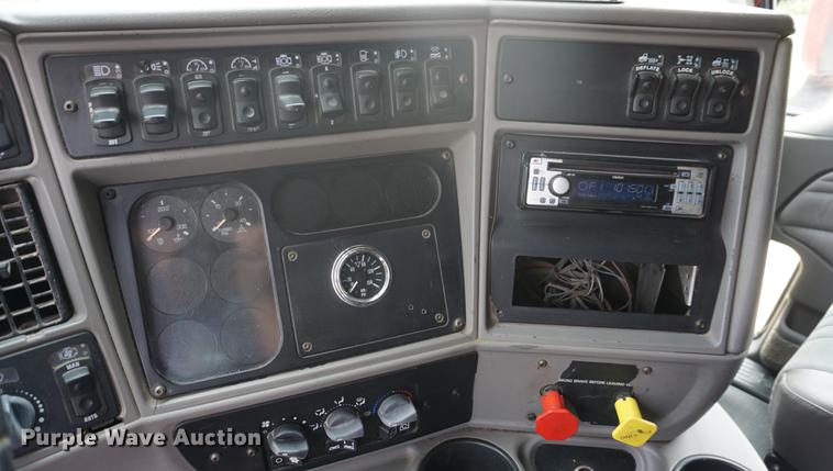 image for item DD6418 2000 Kenworth T2000 semi truck