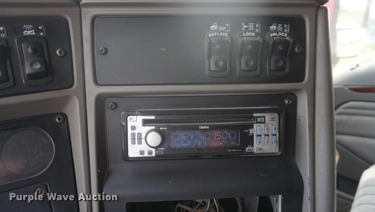 image for item DD6418 2000 Kenworth T2000 semi truck