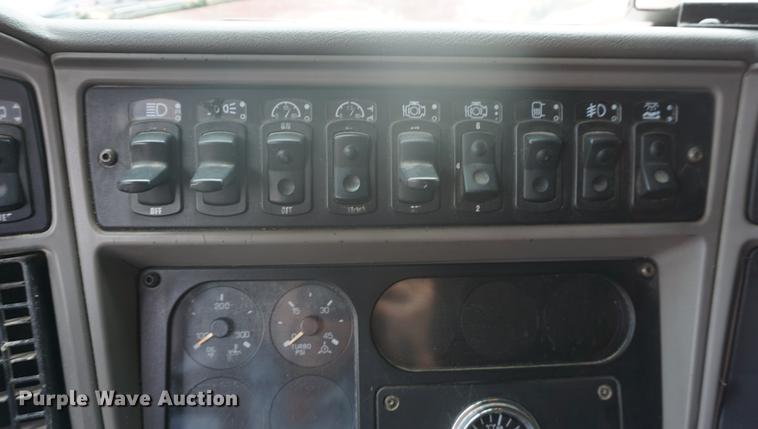 image for item DD6418 2000 Kenworth T2000 semi truck