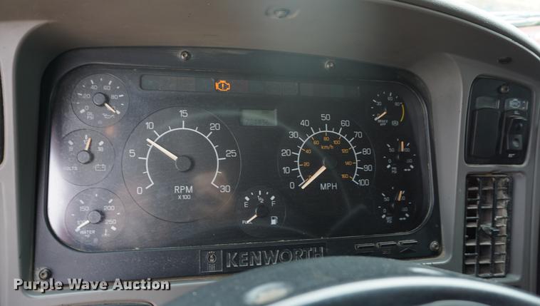 image for item DD6418 2000 Kenworth T2000 semi truck