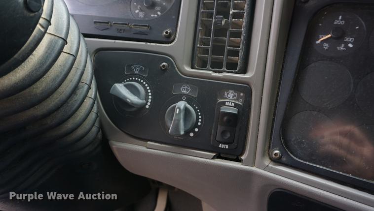 image for item DD6418 2000 Kenworth T2000 semi truck