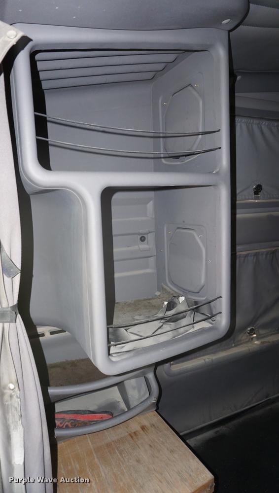 image for item DD6418 2000 Kenworth T2000 semi truck