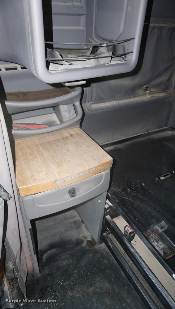 image for item DD6418 2000 Kenworth T2000 semi truck