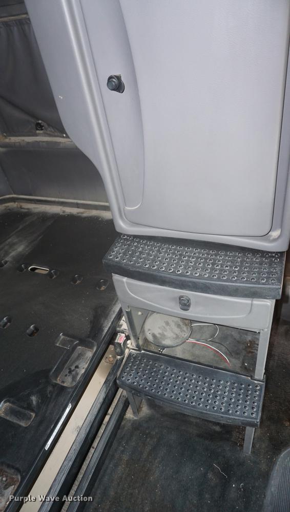 image for item DD6418 2000 Kenworth T2000 semi truck