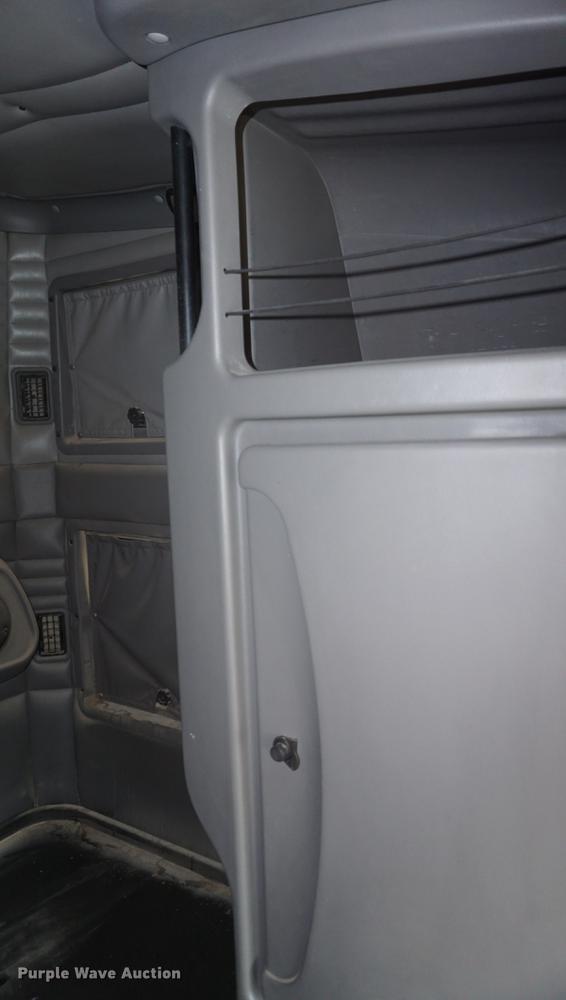 image for item DD6418 2000 Kenworth T2000 semi truck