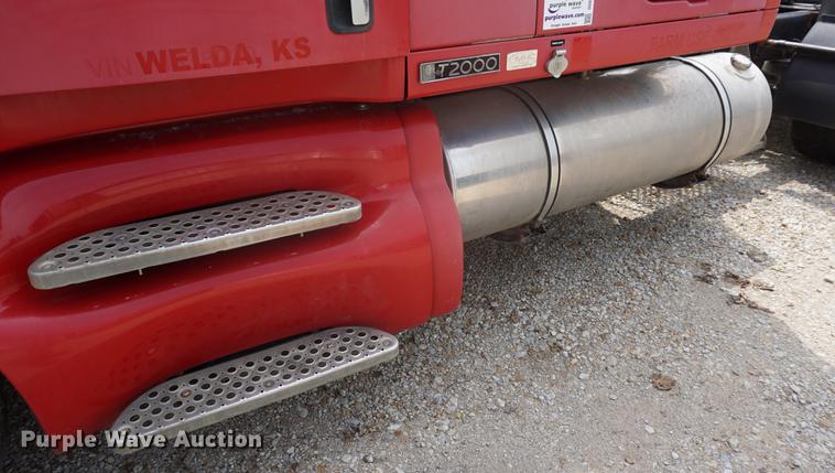 image for item DD6418 2000 Kenworth T2000 semi truck