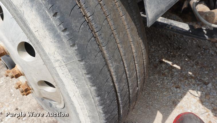 image for item DD6418 2000 Kenworth T2000 semi truck