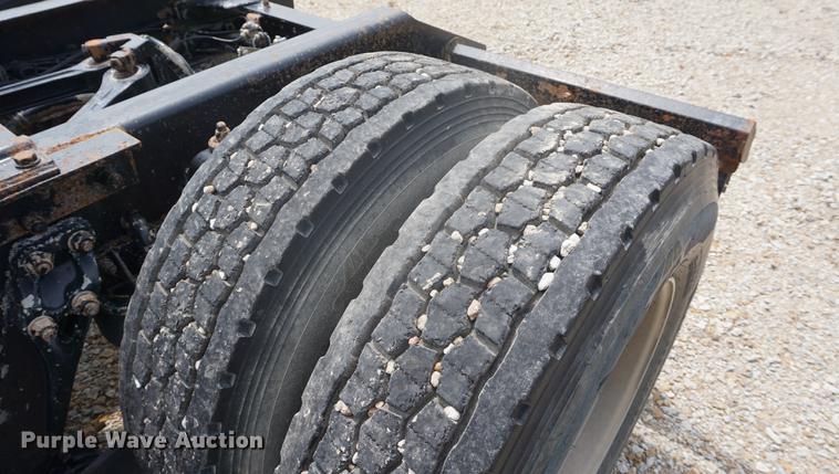 image for item DD6418 2000 Kenworth T2000 semi truck