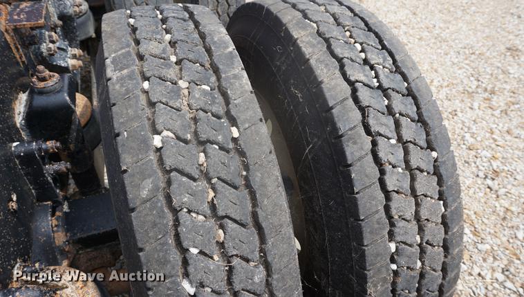 image for item DD6418 2000 Kenworth T2000 semi truck