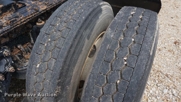 image for item DD6418 2000 Kenworth T2000 semi truck