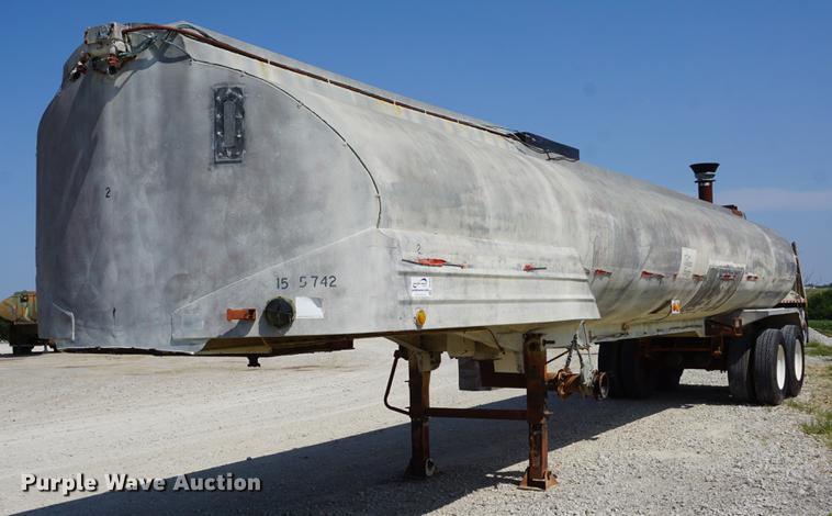 image for item DD7876 1964 Moser tank trailer