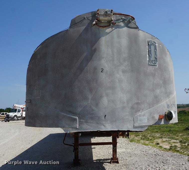 image for item DD7876 1964 Moser tank trailer