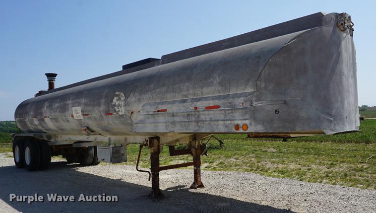 image for item DD7876 1964 Moser tank trailer