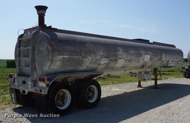image for item DD7876 1964 Moser tank trailer