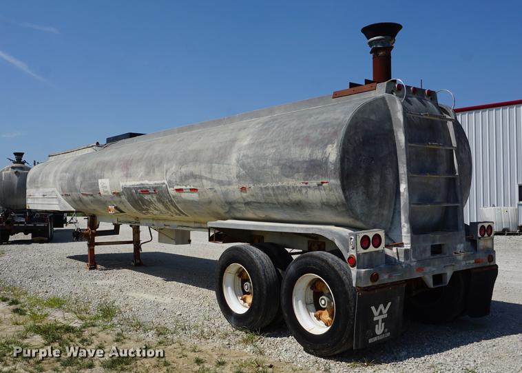 image for item DD7876 1964 Moser tank trailer
