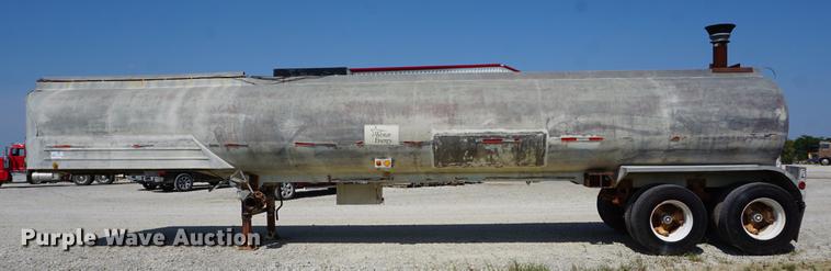 image for item DD7876 1964 Moser tank trailer