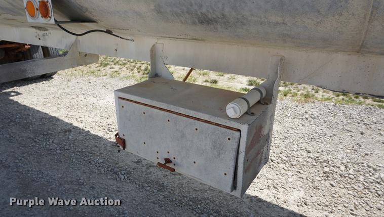 image for item DD7876 1964 Moser tank trailer