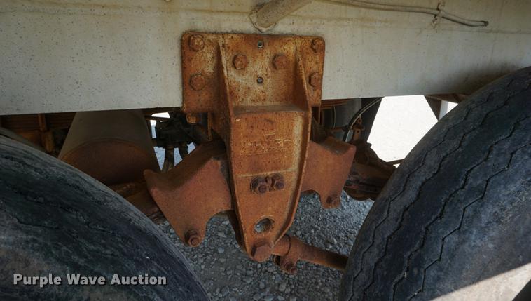 image for item DD7876 1964 Moser tank trailer