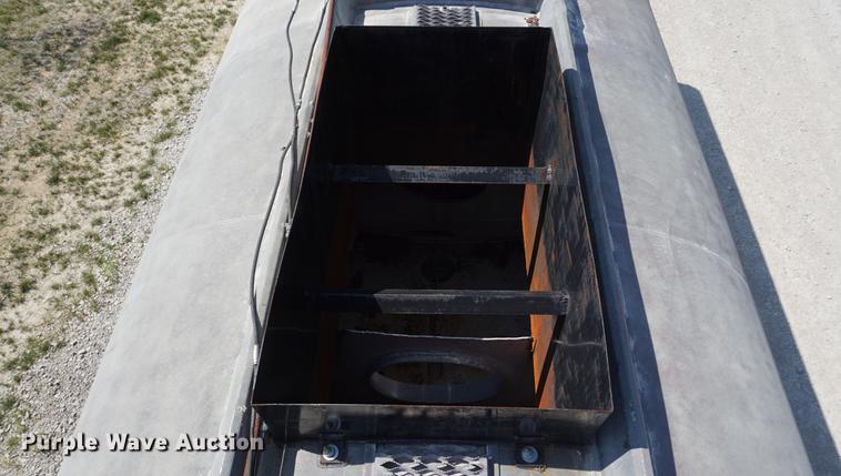 image for item DD7876 1964 Moser tank trailer