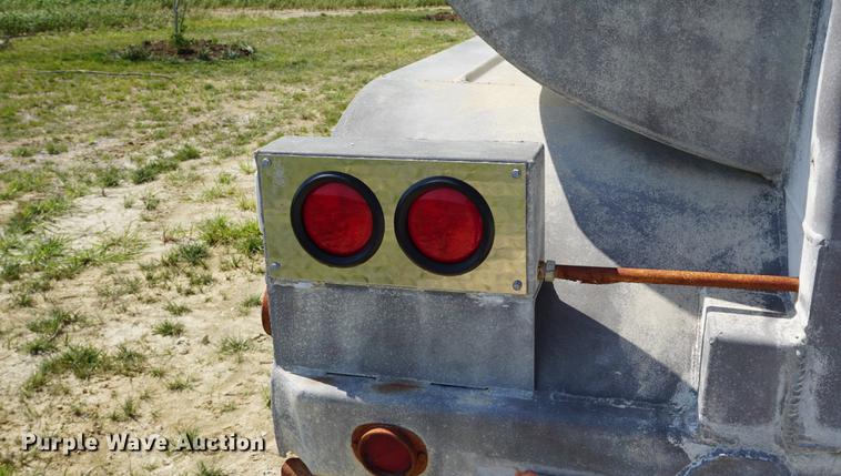 image for item DD7876 1964 Moser tank trailer