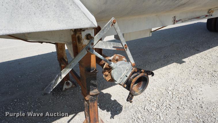 image for item DD7876 1964 Moser tank trailer