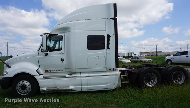 image for item DD7909 2009 International ProStar Premium semi truck