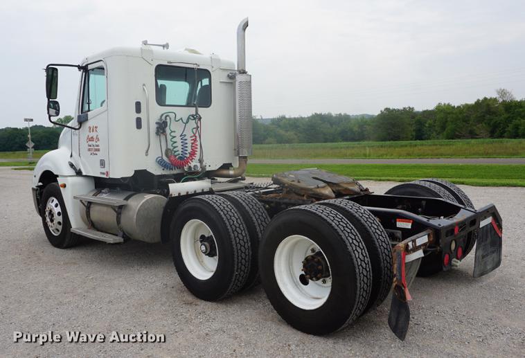 image for item DD7915 2006 Freightliner Columbia semi truck