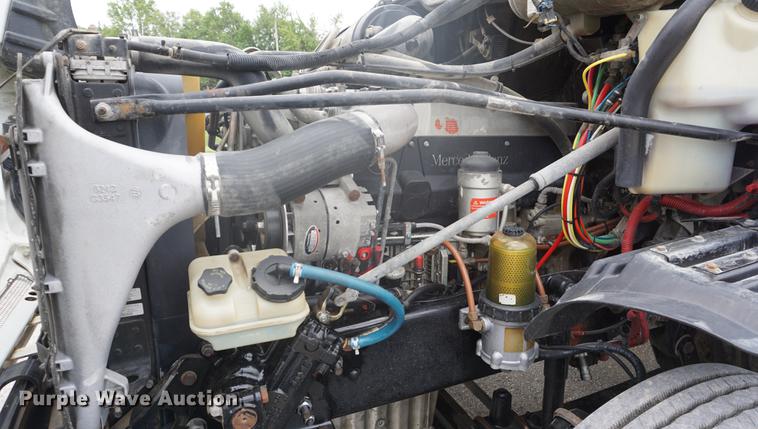 image for item DD7915 2006 Freightliner Columbia semi truck