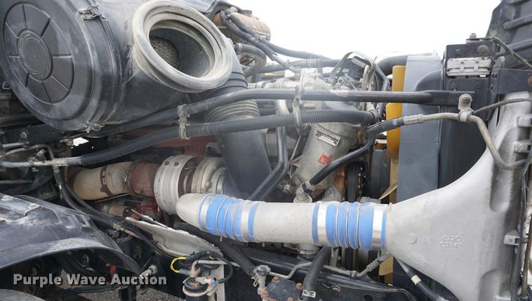 image for item DD7915 2006 Freightliner Columbia semi truck